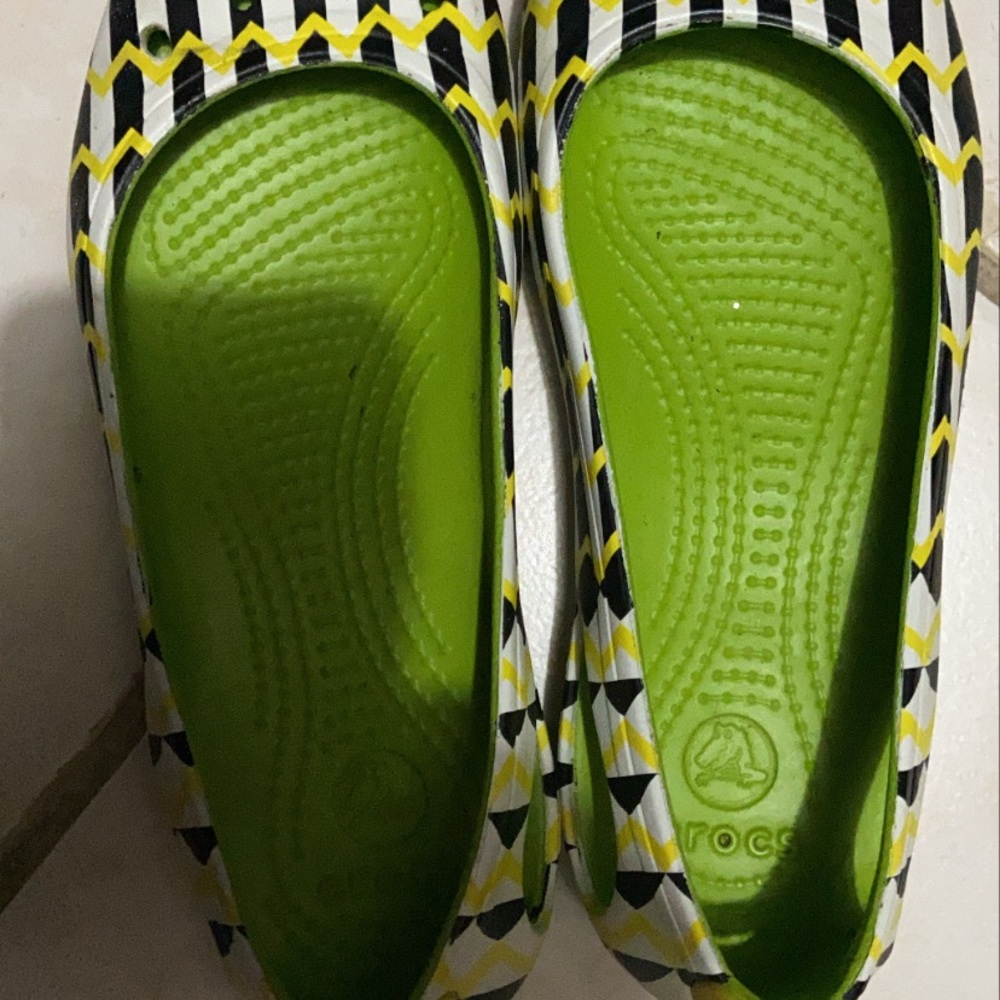 Flat shoes crocs